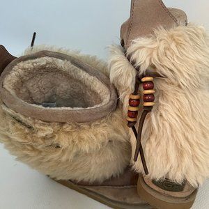 Used Authentic UGG boots - Exterior & Interior Sherling, color Sand, Sz 8 - 8.5